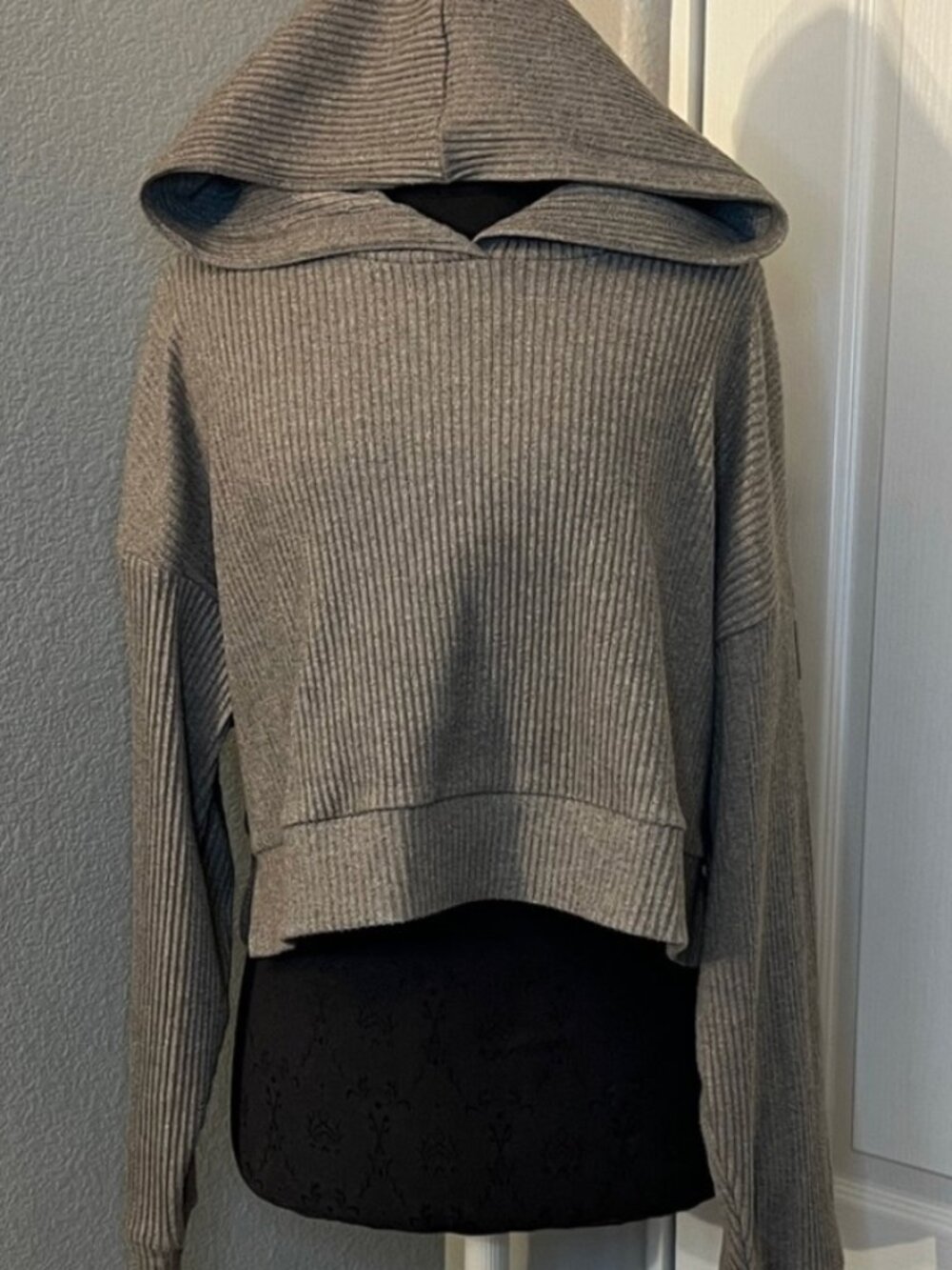 ALO Yoga Muse Rib-Knit Hoodie in Olive Tree Size Medium - Picture 2 of 16